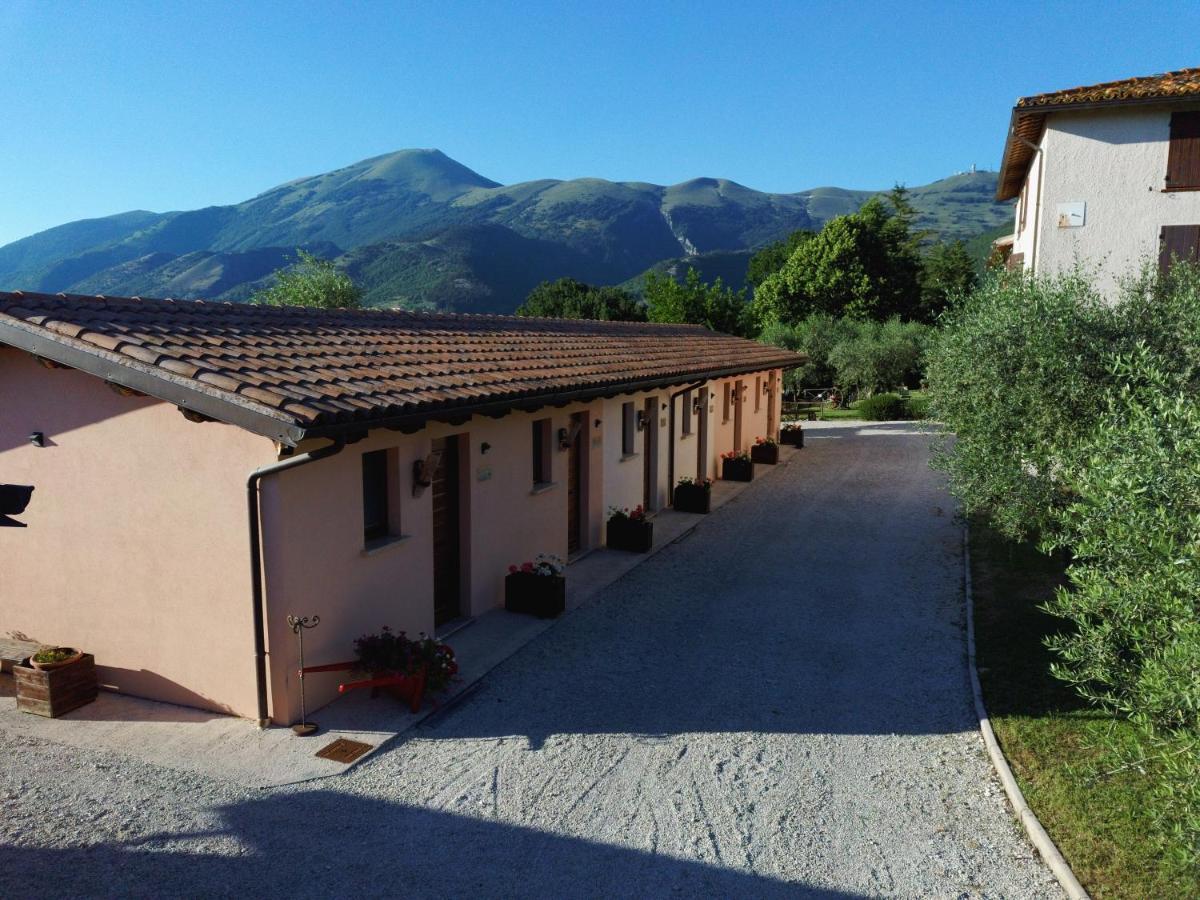 Santa Croce Villa Fossato di Vico ภายนอก รูปภาพ