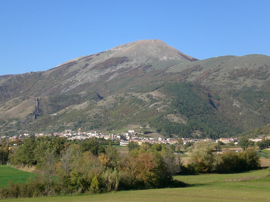 Santa Croce Villa Fossato di Vico ภายนอก รูปภาพ