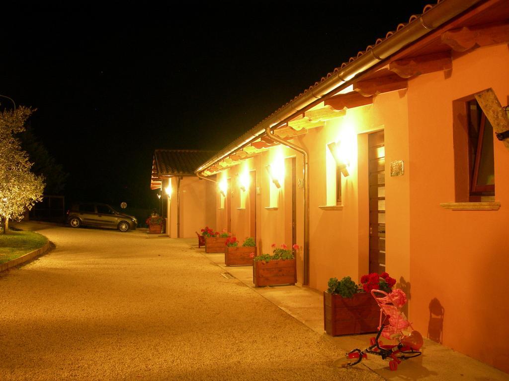 Santa Croce Villa Fossato di Vico ภายนอก รูปภาพ
