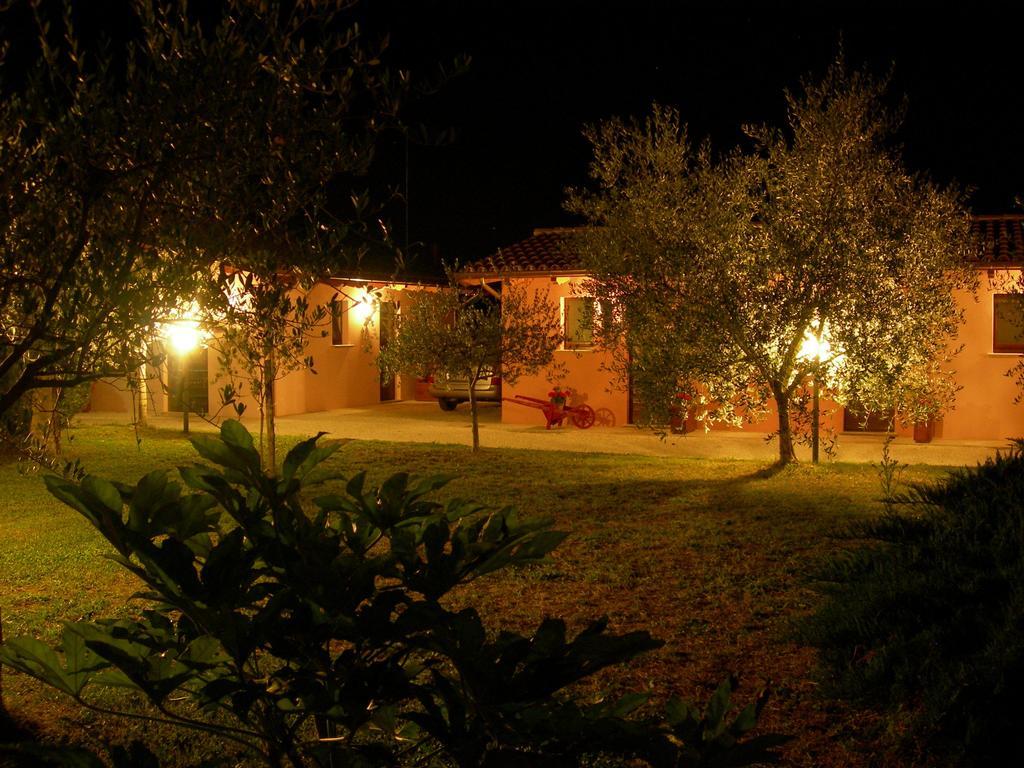 Santa Croce Villa Fossato di Vico ภายนอก รูปภาพ