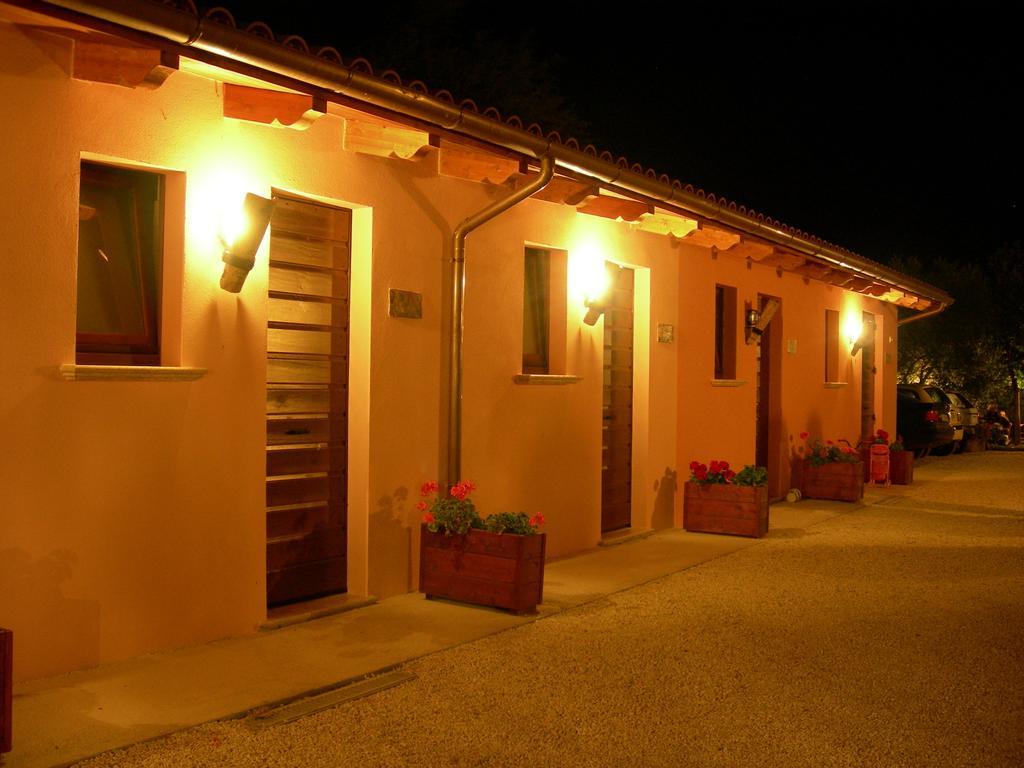 Santa Croce Villa Fossato di Vico ภายนอก รูปภาพ
