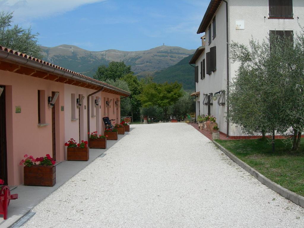 Santa Croce Villa Fossato di Vico ภายนอก รูปภาพ