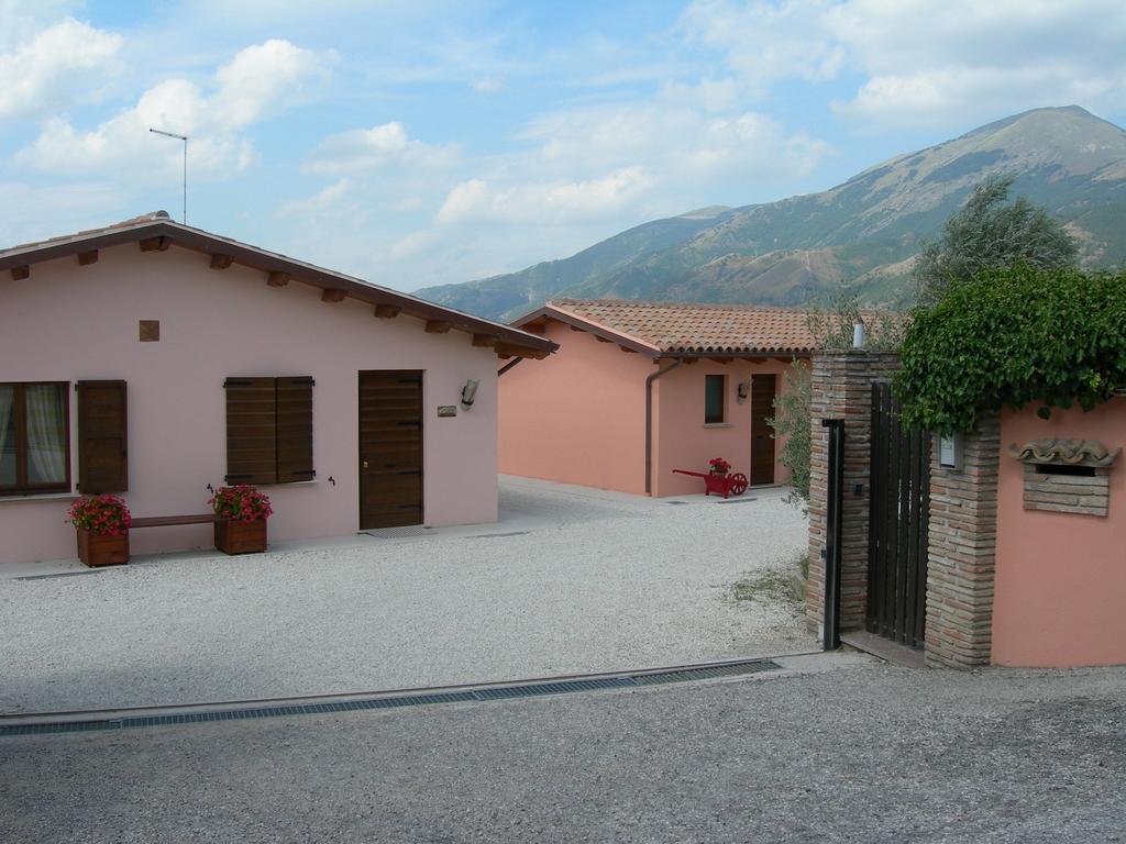 Santa Croce Villa Fossato di Vico ภายนอก รูปภาพ
