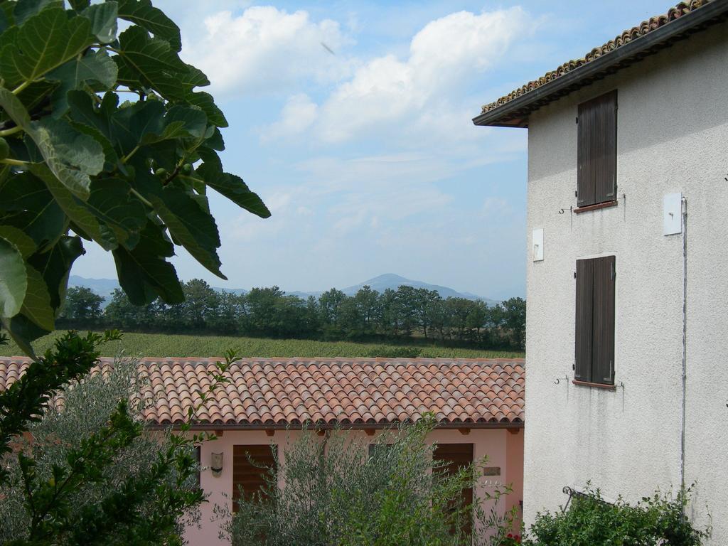 Santa Croce Villa Fossato di Vico ภายนอก รูปภาพ