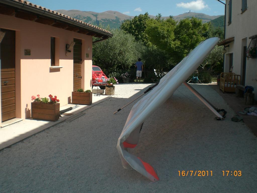 Santa Croce Villa Fossato di Vico ภายนอก รูปภาพ