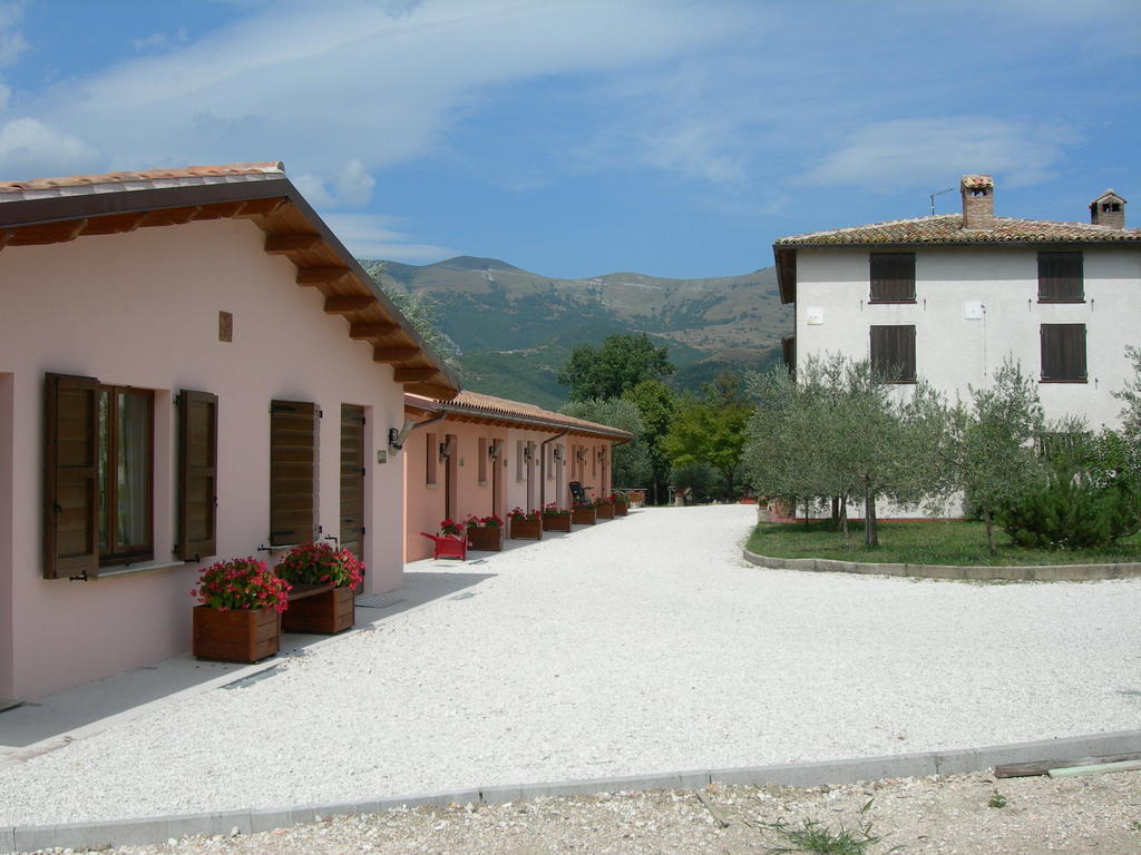 Santa Croce Villa Fossato di Vico ภายนอก รูปภาพ