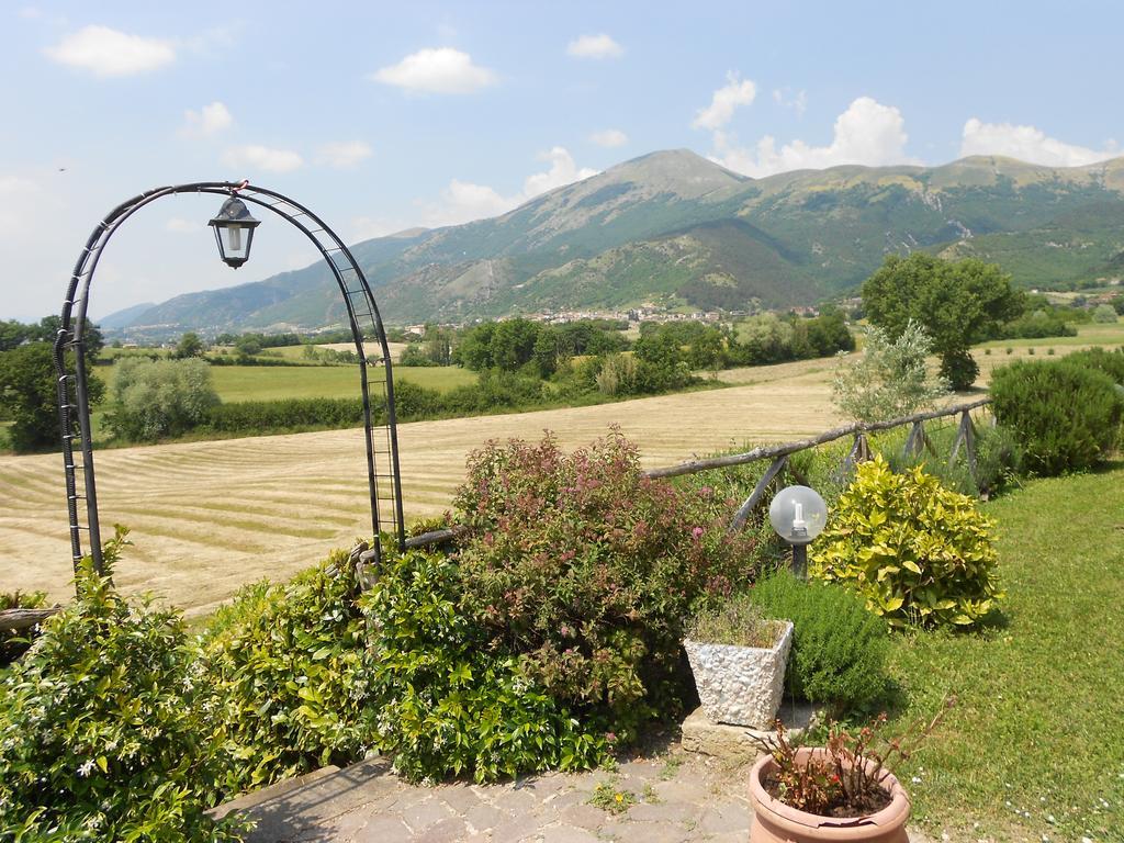 Santa Croce Villa Fossato di Vico ภายนอก รูปภาพ