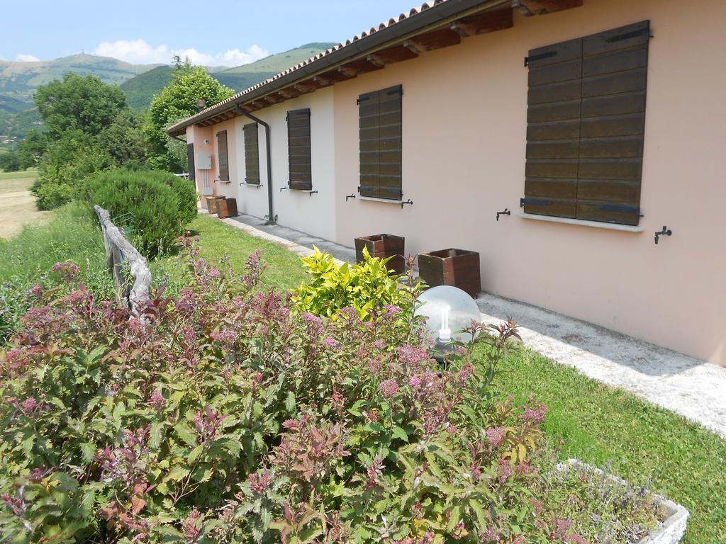 Santa Croce Villa Fossato di Vico ภายนอก รูปภาพ