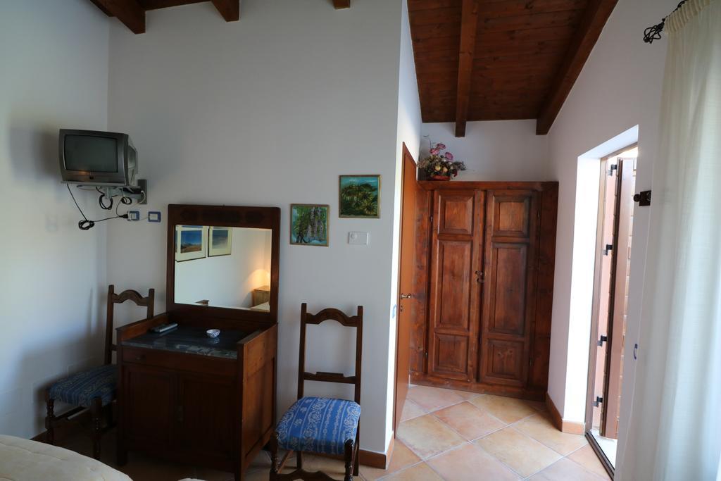 Santa Croce Villa Fossato di Vico ภายนอก รูปภาพ