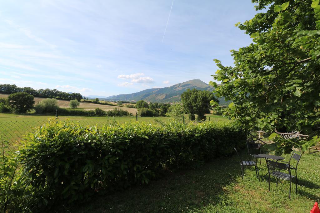 Santa Croce Villa Fossato di Vico ภายนอก รูปภาพ